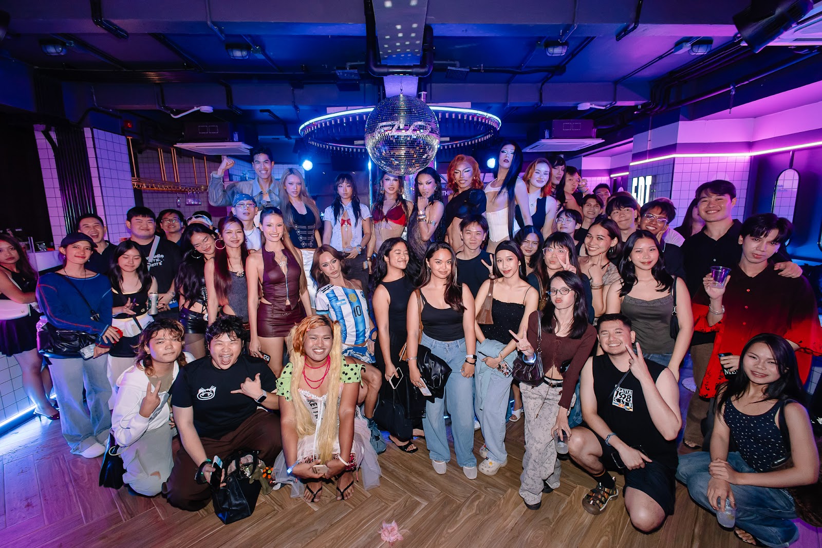 เริ่ด เริ่ด เริ่ด! เปิดคลับฉลอง Thailand - FLO Therapy at the Club Party แบบจอยกันสุดเหวี่ยง ฉลองอัลบั้มใหม่ และต้อนรับสาว ๆ แลนด์ดิ้งกรุงเทพฯ แสดงคอนเสิร์ตแรกในไทย ภาพที่ 7