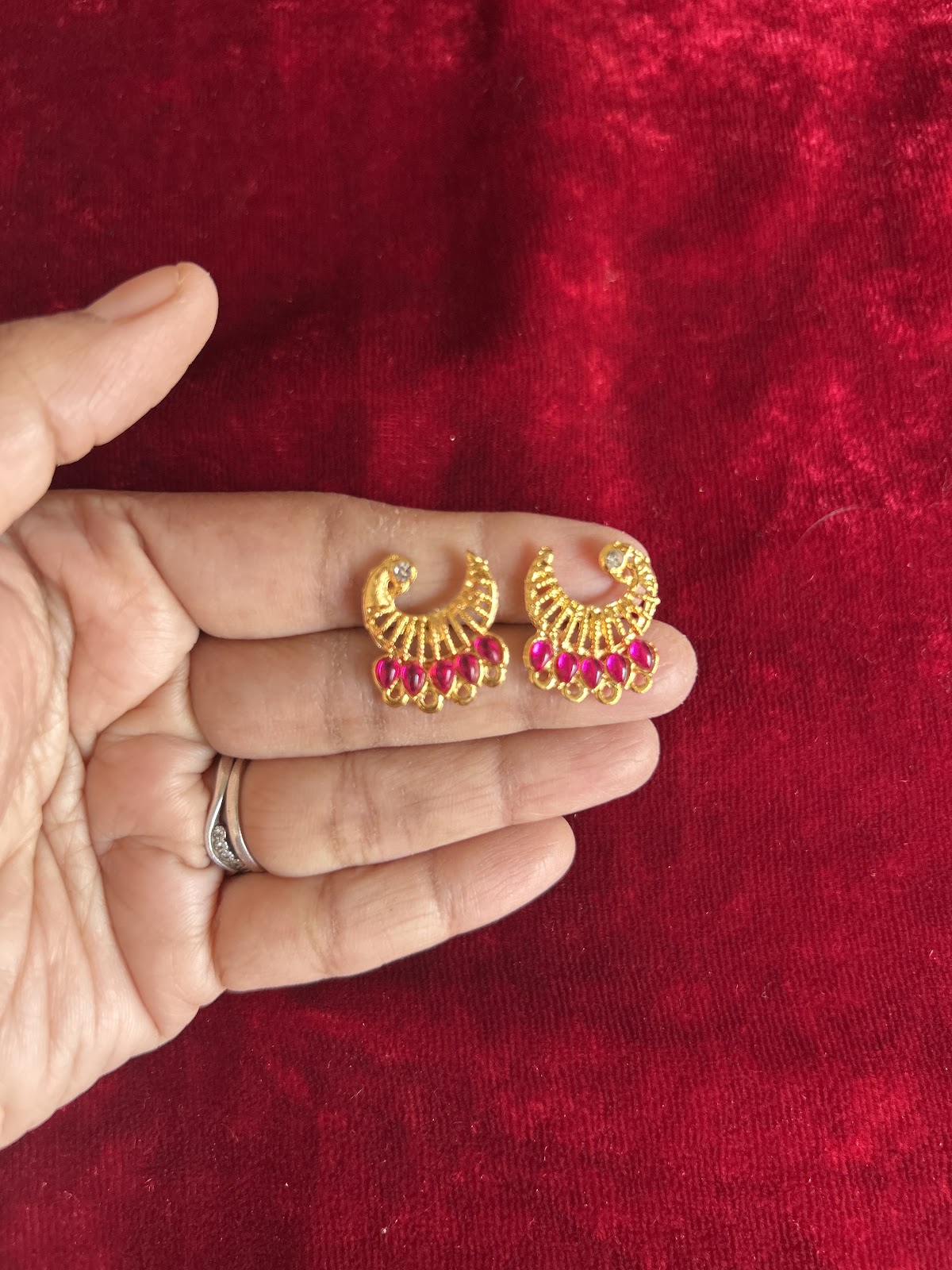 Earring a pack of pack of 3