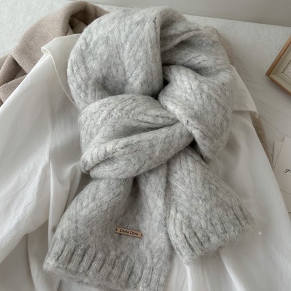 Knitted scarf made from wool blend
