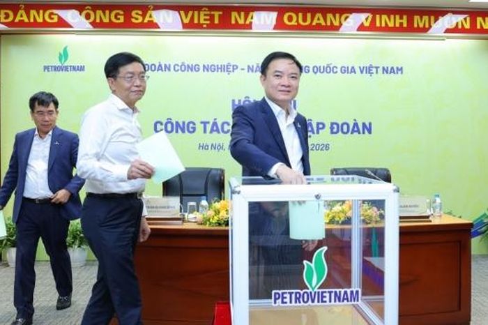 [VIDEO] Petrovietnam thống nhất giới thiệu nhân sự Tổng Giám đốc và Phó Tổng Giám đốc Tập đoàn - Tạp chí Petrotimes