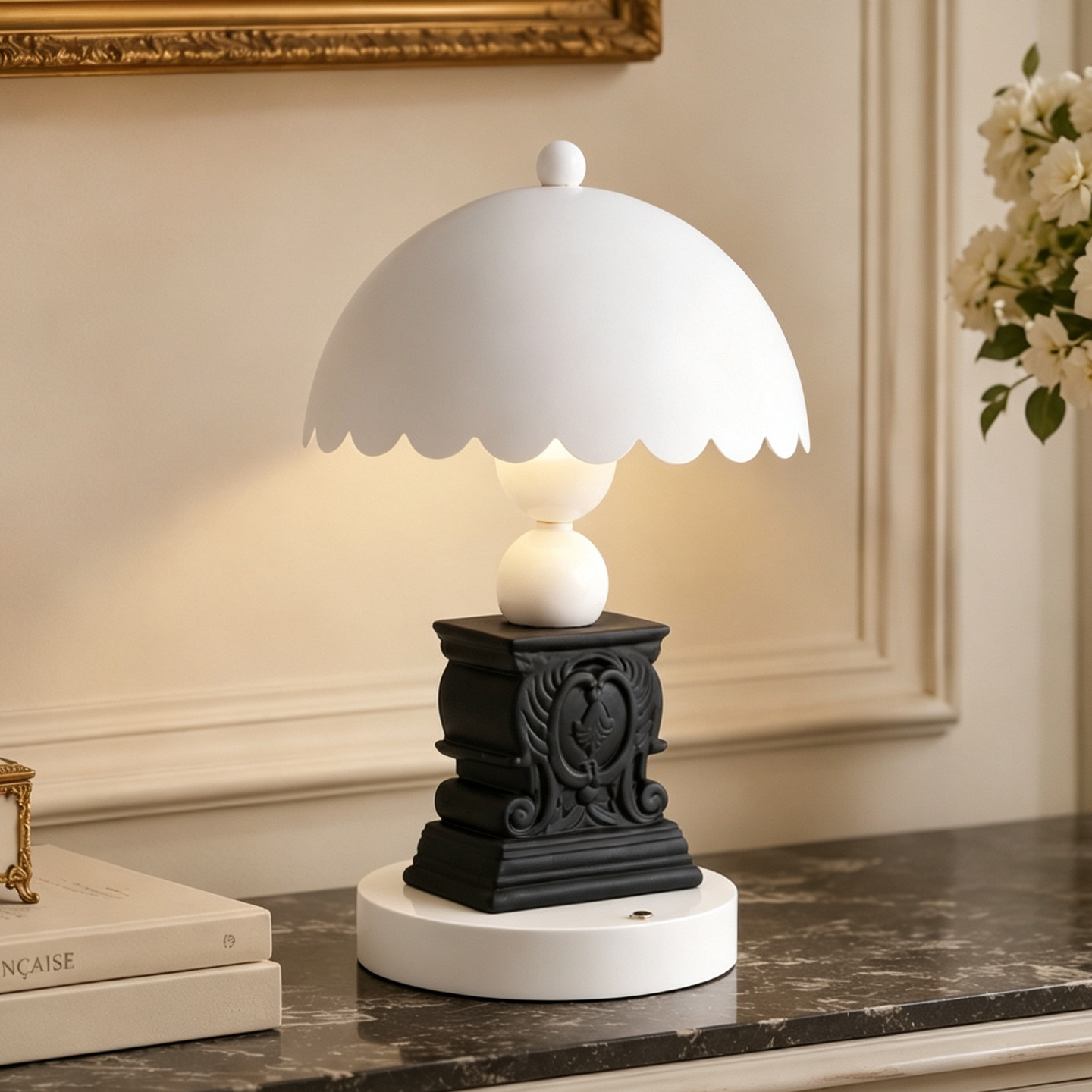 Table lamp with column shape and relief pattern