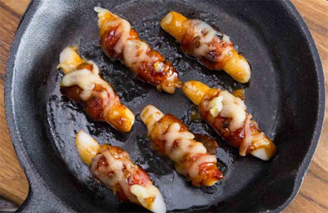 Thịt Xông Khói Cuộn Bánh Gạo Hàn Quốc