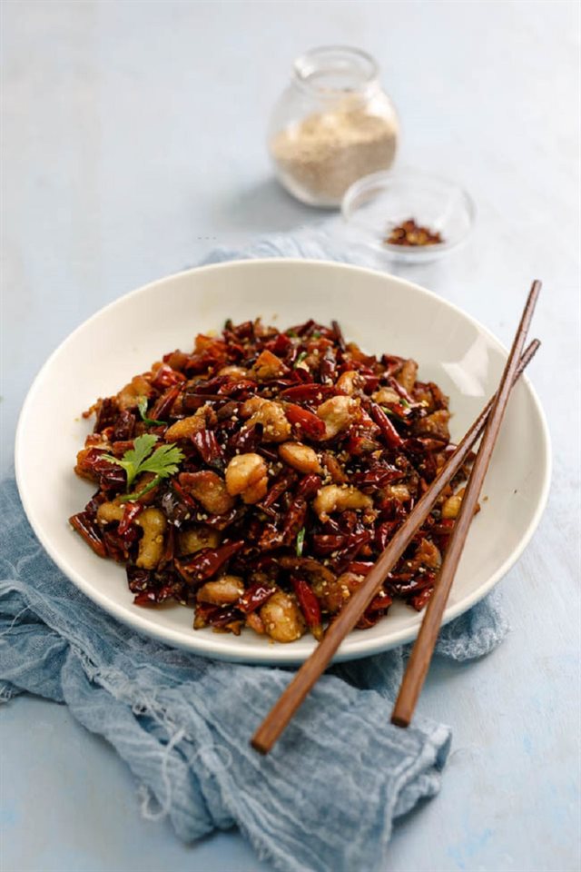 Thịt Gà Chiên Giòn Rang Ớt Cay Thơm