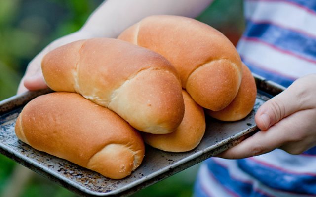 Bánh Mì Cuộn Dừa