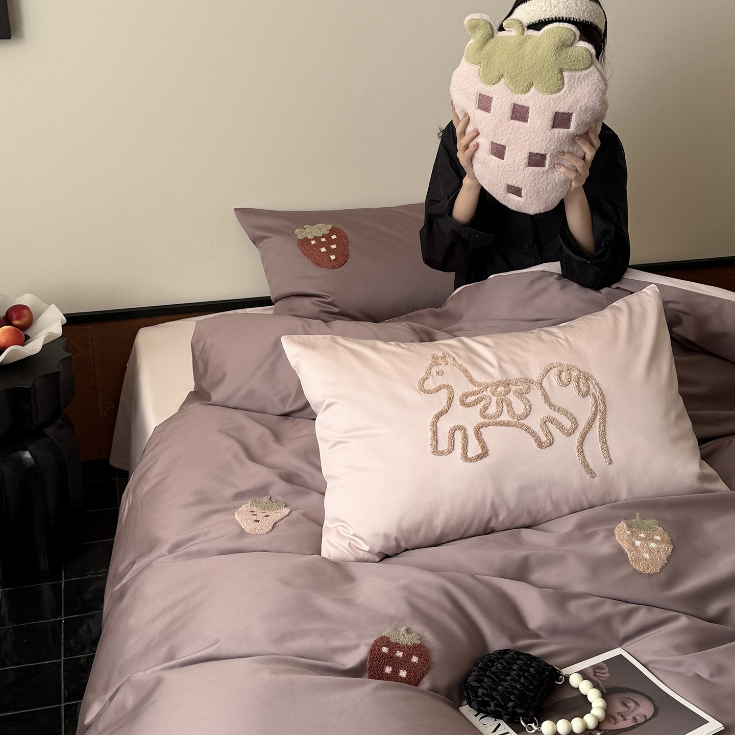 Cotton bedding set, 100 thread count, embroidered