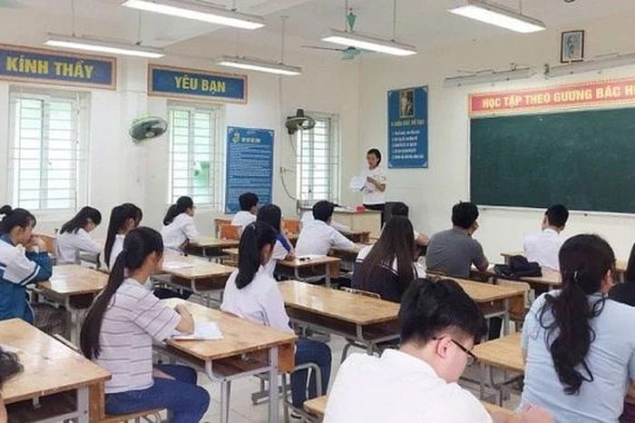 Hà Nội cấm dạy thêm trong hè 2026, chỉ ôn tập cho học sinh yếu kém - Báo Tri thức &amp; Cuộc sống