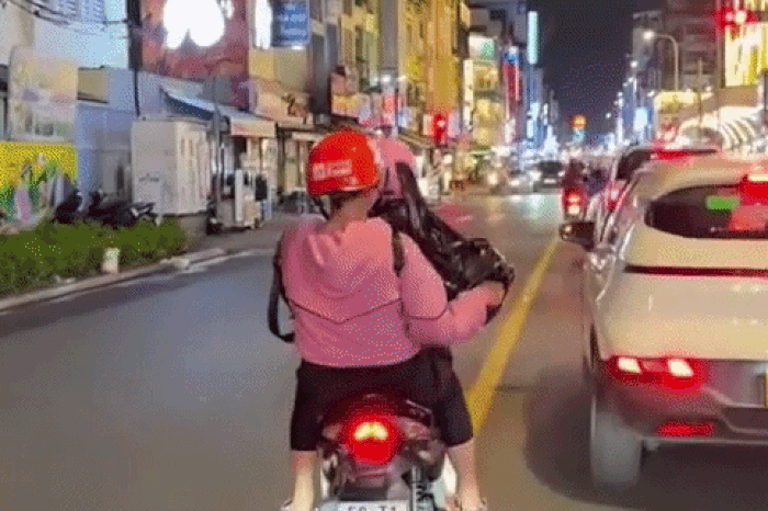 Công an vào cuộc vụ người phụ nữ nghi rải vàng mã xuống đường ở TP.HCM - Tạp chí Tri thức