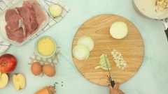 Thái hạt lựu táo và hành tây