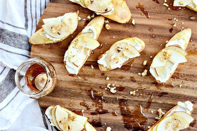 Bánh Mì Nướng Lê Phô Mai Xanh