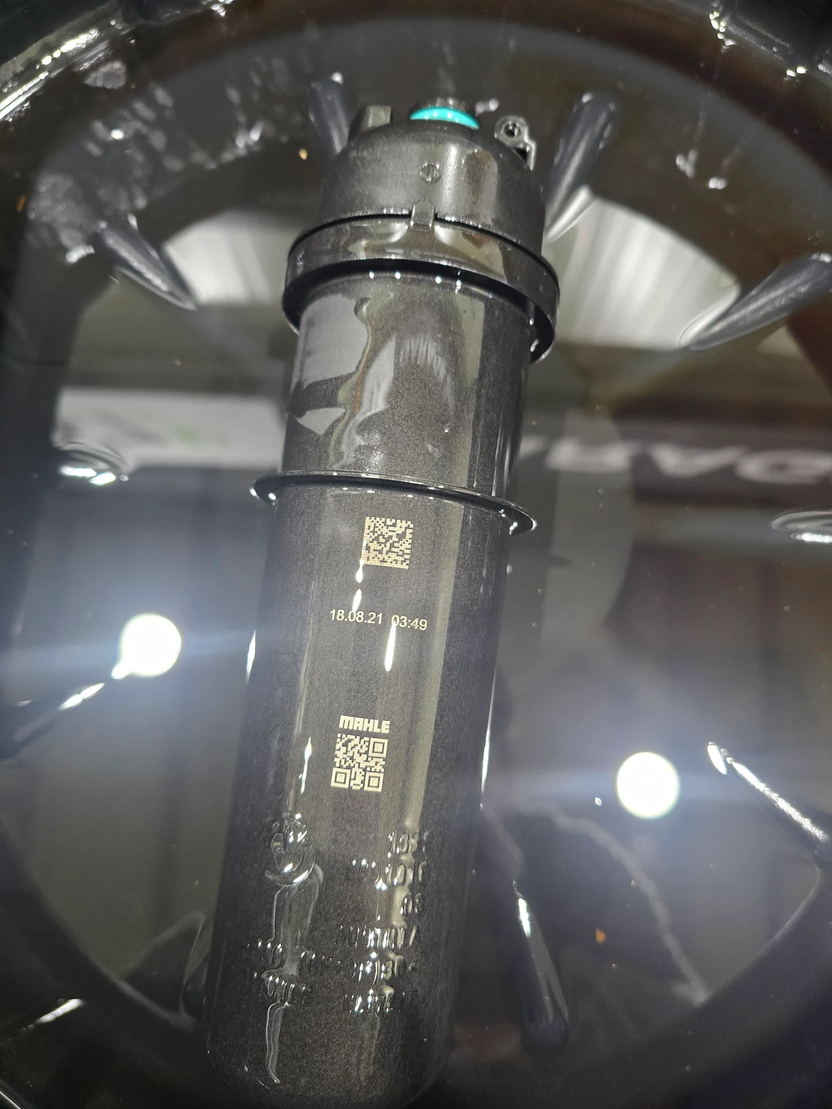 2018 BMW 520D 연료필터 교환 작업 진행 장면