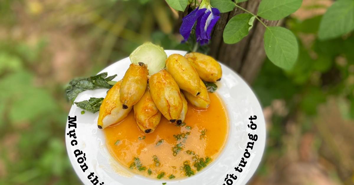 Mực dồn thịt tạo hình nải chuối sốt tương ớt