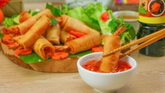 Vậy là với vài bước siêu tốc bạn đã hoàn thành món chả giò tôm thơm ngon hấp dẫn này rồi. Hãy nhanh tay lưu công thức và thực hiện cùng Maggi cho cả nhà thưởng thức nhé!