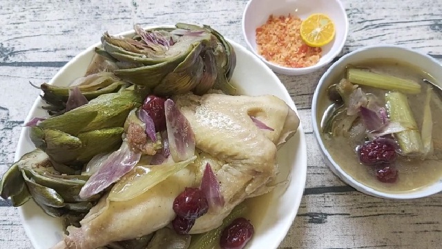 Thịt Gà Hầm Bông Atiso