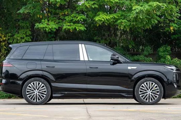 SUV 6 chỗ dài 5,2 mét, công suất 751 mã lực, giá hơn 1,3 tỷ đồng - Tạp chí Doanh Nghiệp Việt Nam