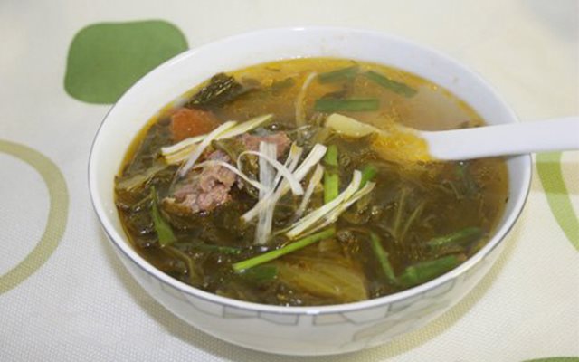 Canh Gân Bò Nấu Dưa Chua