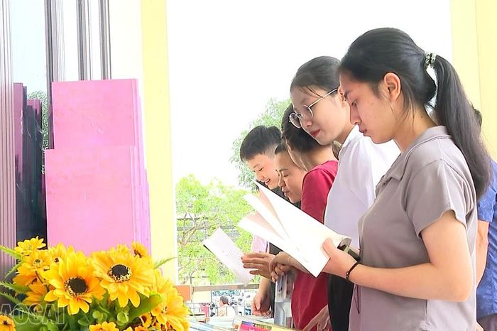 Sôi nổi Ngày hội Sách và Văn hóa đọc năm 2026 trong hệ thống thư viện và nhà văn hóa trên địa bàn tỉnh - Báo Lào Cai