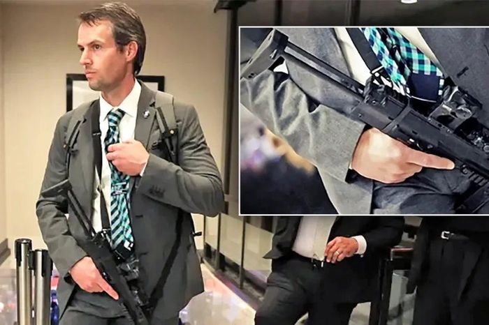 Súng MP7 bất ngờ gây bão khi xuất hiện trong tay đặc vụ mặc vest lịch lãm - Báo Tiền Phong