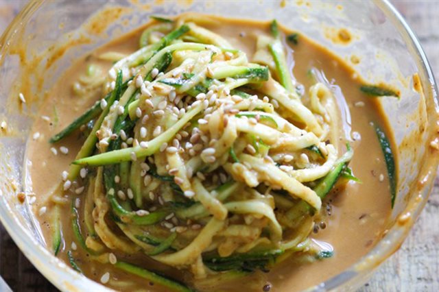 Salad Bí Ngòi Sốt Mè