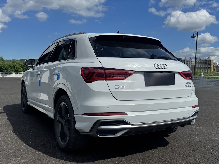 AUDI Q3