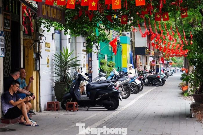 Hết cảnh ngồi lê la, vỉa hè Hà Nội - Báo Tiền Phong
