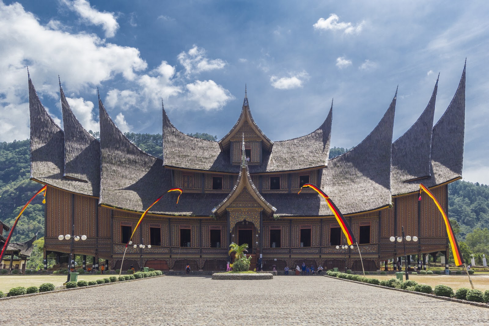 Tanah Datar: Pusat Budaya Minangkabau yang Menyatu dengan Warisan Timur Indonesia
