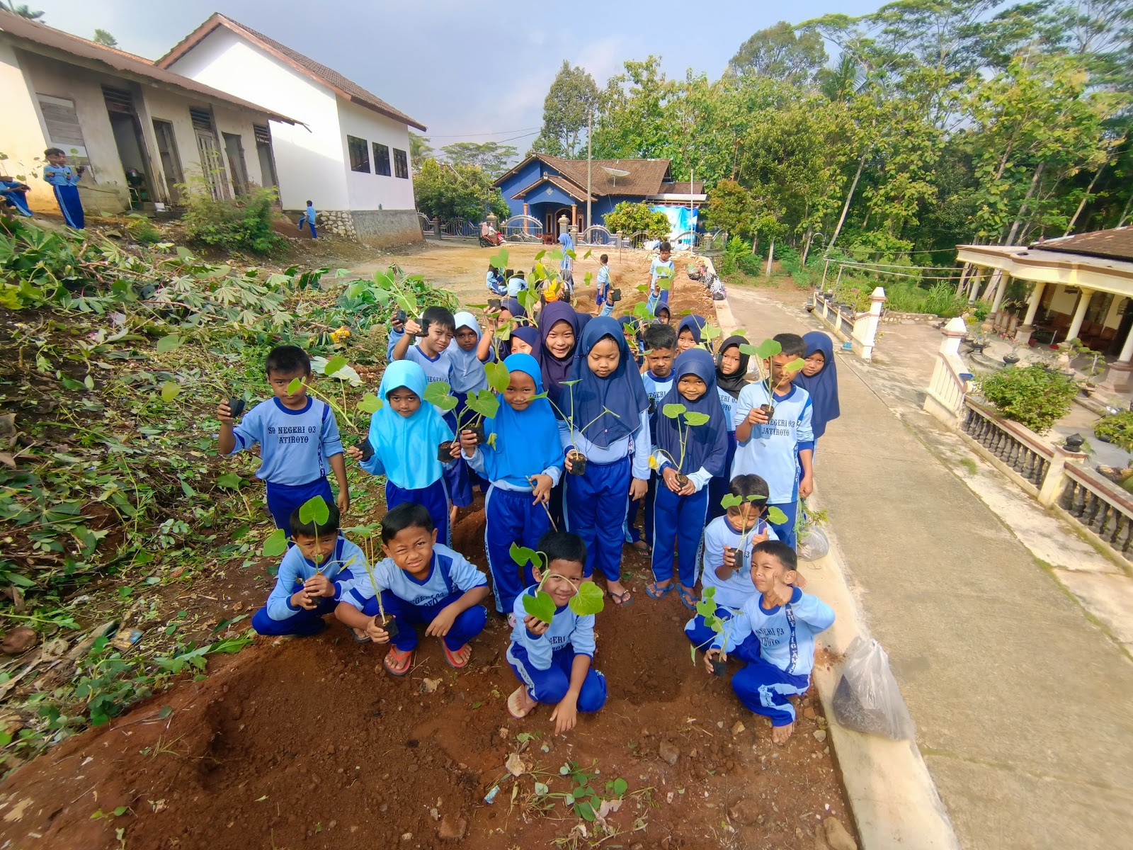 Siswa Belajar Alam