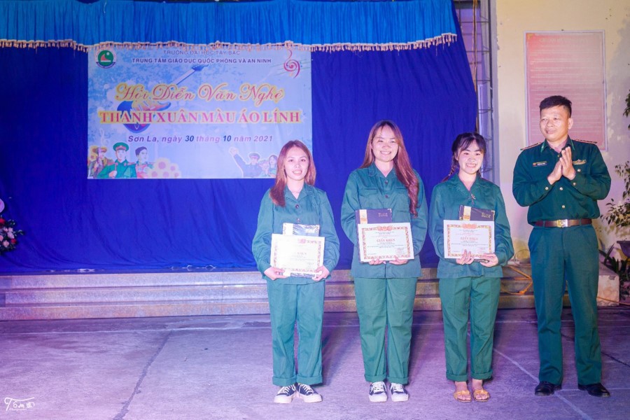 Trung tâm Giáo dục Quốc phòng và An ninh hoàn thành giảng dạy môn học Giáo dục quốc phòng và an ninh cho sinh viên Trường Cao đẳng Cộng đồng Lai Châu