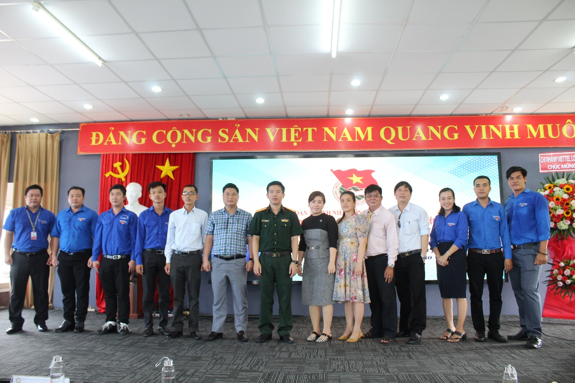 Chụp ảnh lưu niệm cuối chương trình