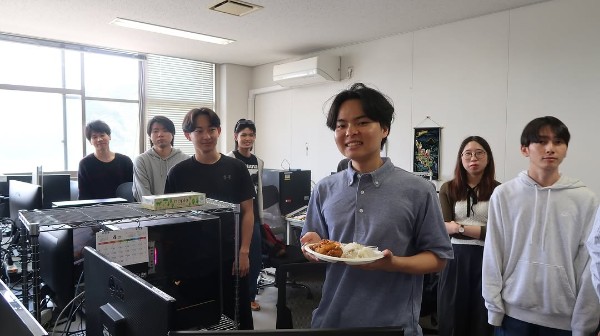 研究室メンバーがミャンマーとタイの新年を共に祝う
