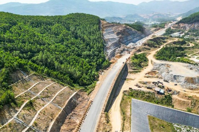 Đẩy nhanh tiến độ thi công cao tốc Quy Nhơn - Chí Thạnh trước 19/5 - Đài Phát thanh và truyền hình Hà Nội