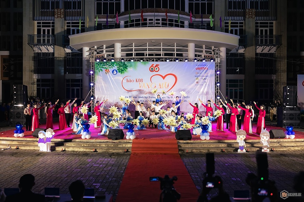Đêm nhạc hội “Vang mãi thanh xuân”