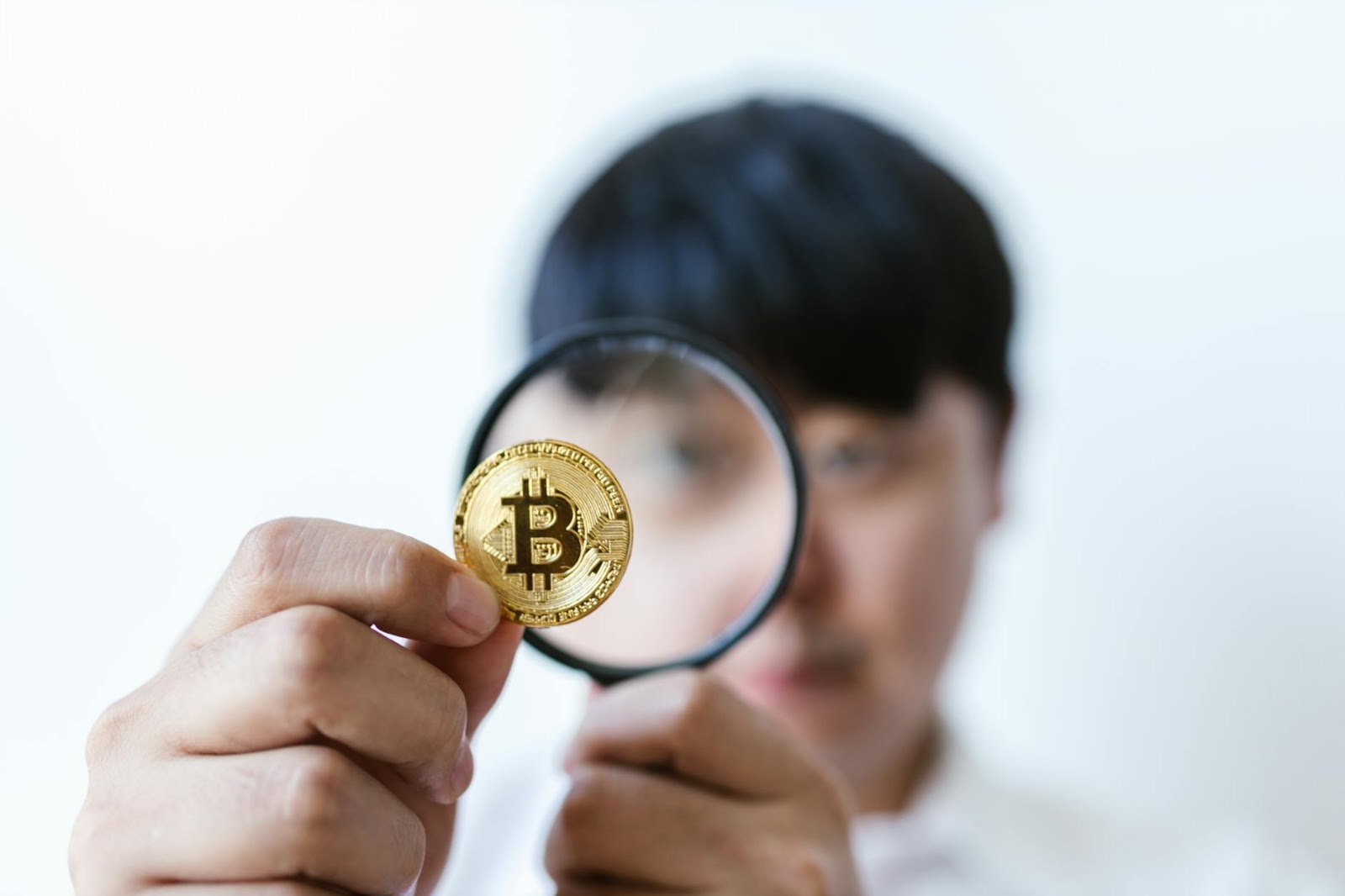 Investor contemplating the future outlook and potential of Solana price analysis