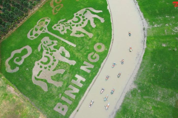 Bức tranh 'song mã chầu báo công' giữa cánh đồng đẹp bậc nhất Việt Nam - Báo Đại Đoàn Kết
