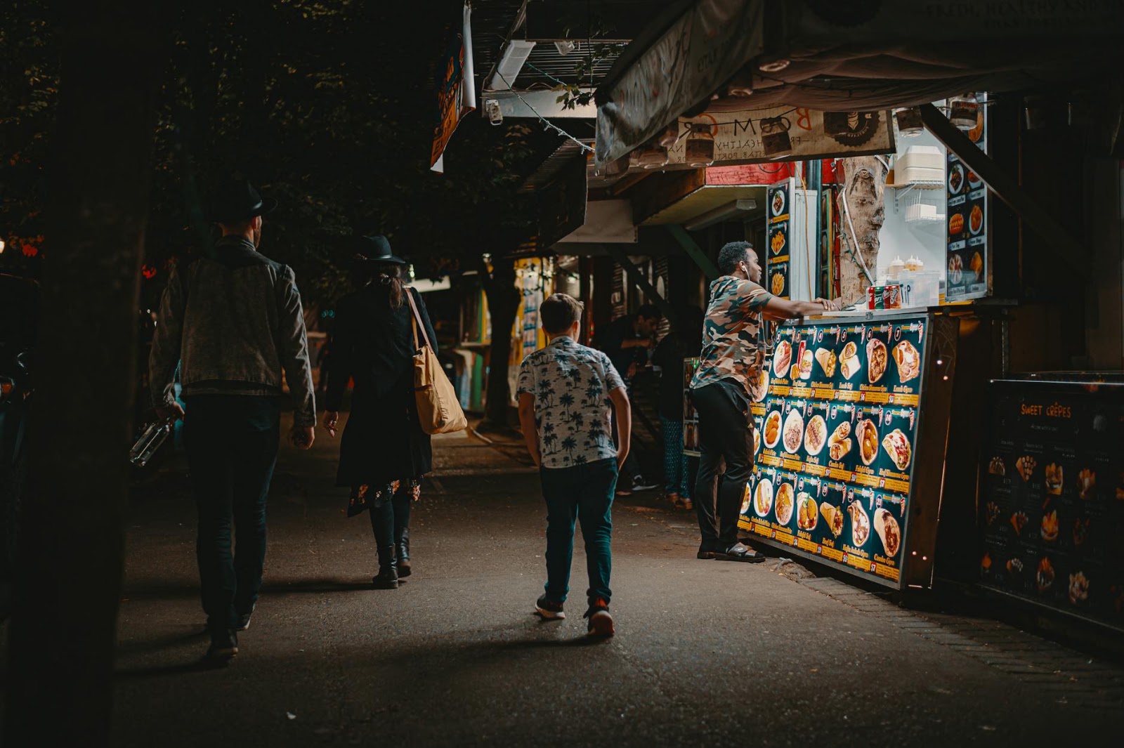 Seamless AI-driven personalized shopping experience demonstrating Generative AI Market impact on commerce.