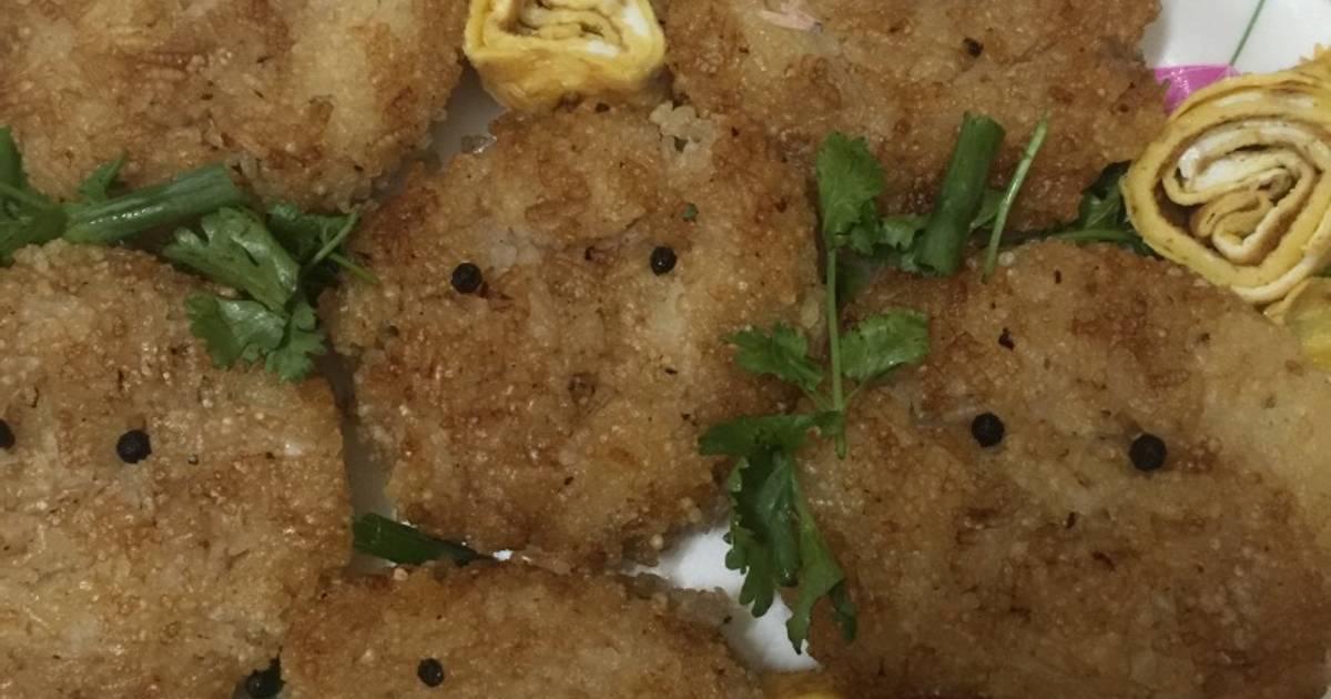 Cơm chiên giòn ăn kèm trứng cuộn (Onigiri chiên giòn)