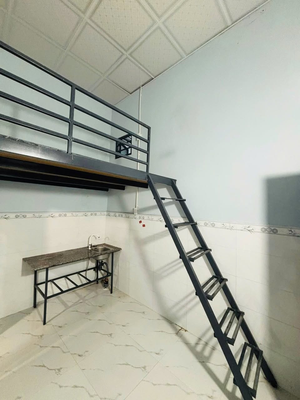 Còn 1 phòng trống gác lửng ở Tô Hiệu 2