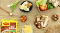 Đậu hũ non cắt miếng. Các loại rau nấm rửa sạch, cắt khúc vừa ăn. Xay nhuyễn 150gr táo với một ít nước.