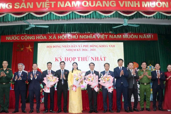 Phù Đổng kiện toàn bộ máy, thông qua kế hoạch phát triển dài hạn - Đài Phát thanh và truyền hình Hà Nội
