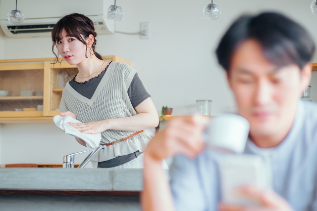 もしかして浮気？配偶者の怪しい行動10選とチェックポイント｜探偵法務's 三重四日市
