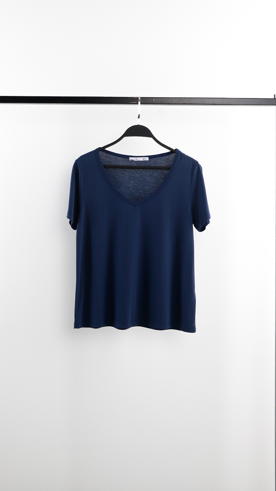 V YAKA T-SHIRT