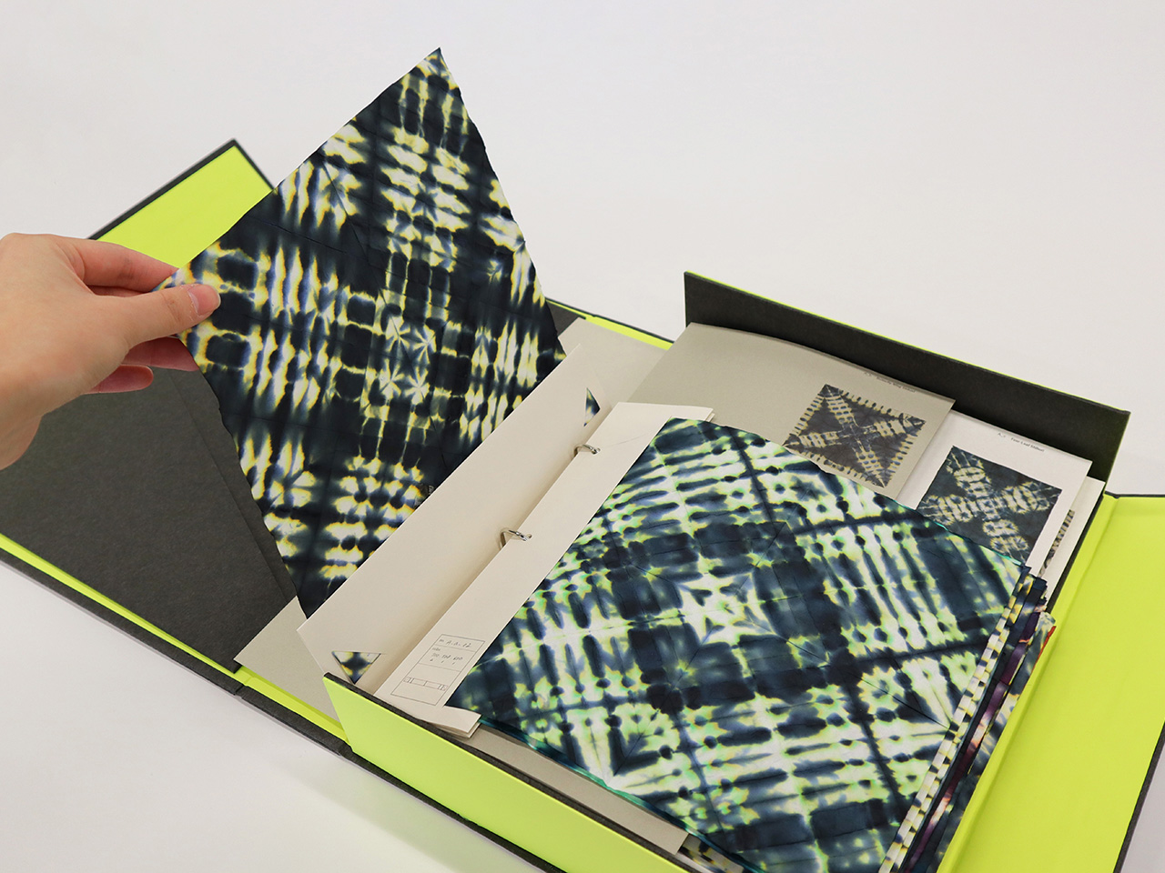 折り紙との融合による絞りの保存と普及-thumb-2