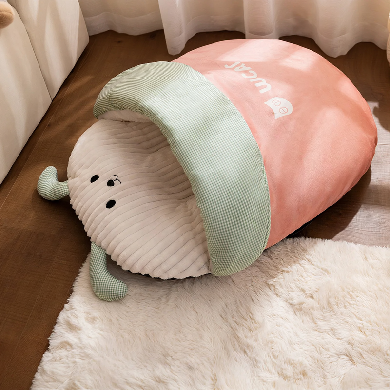 Cat sleeping bag with bear motif, warming