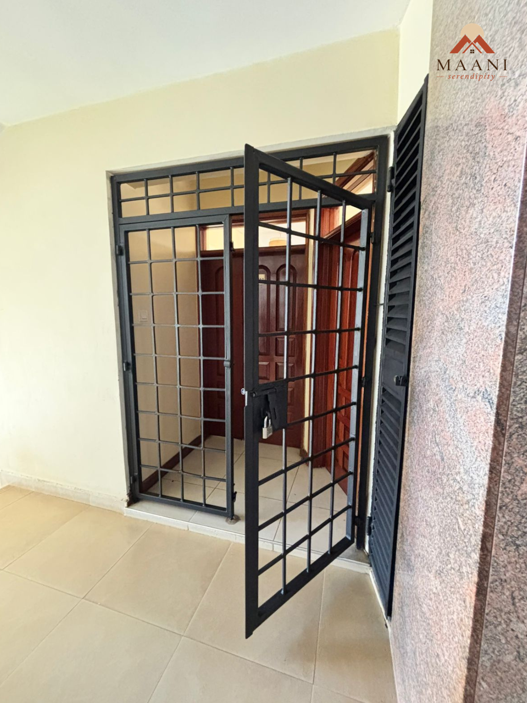 Ensuite 3-bed Apartment with DSQ — photo 2 of 10