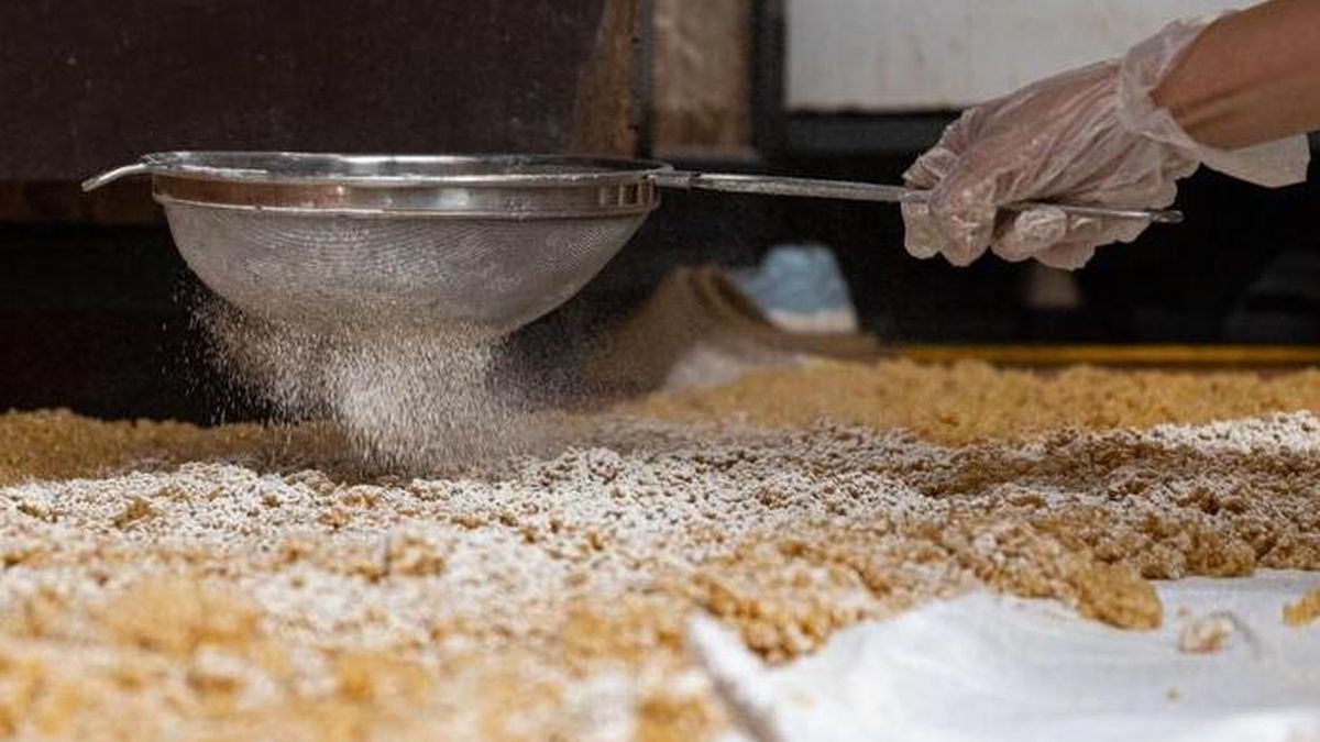 Sức mua tăng mạnh, người dân làng rượu nếp Phú Thượng tất bật dịp Tết Đoan ngọ - Báo VTC News