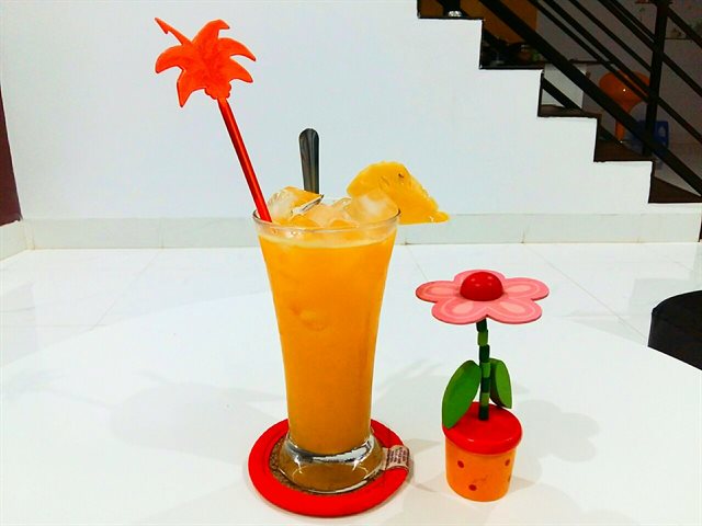 Nước Ép Thơm Chanh Dây