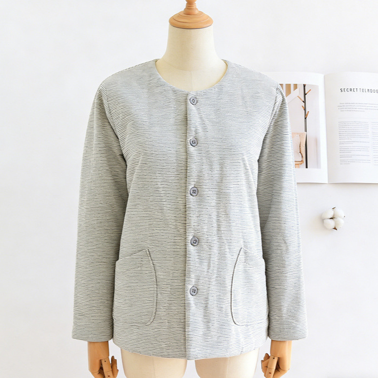 Lightweight women's quilted jacket with cotton filling