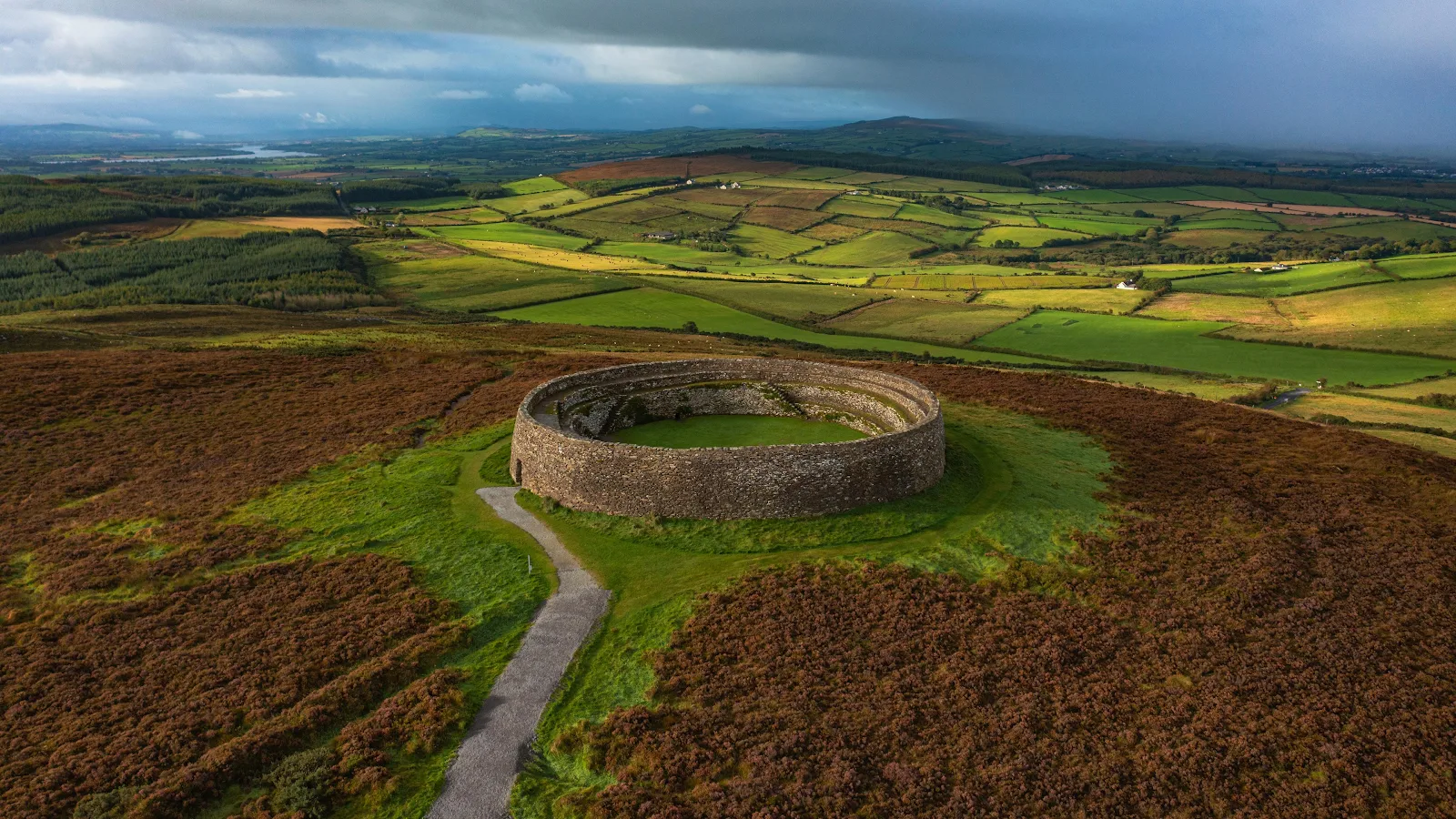 Grianan Of Aileach Stone Fort - Landscape Photography 4K Wallpaper (3840x2160)