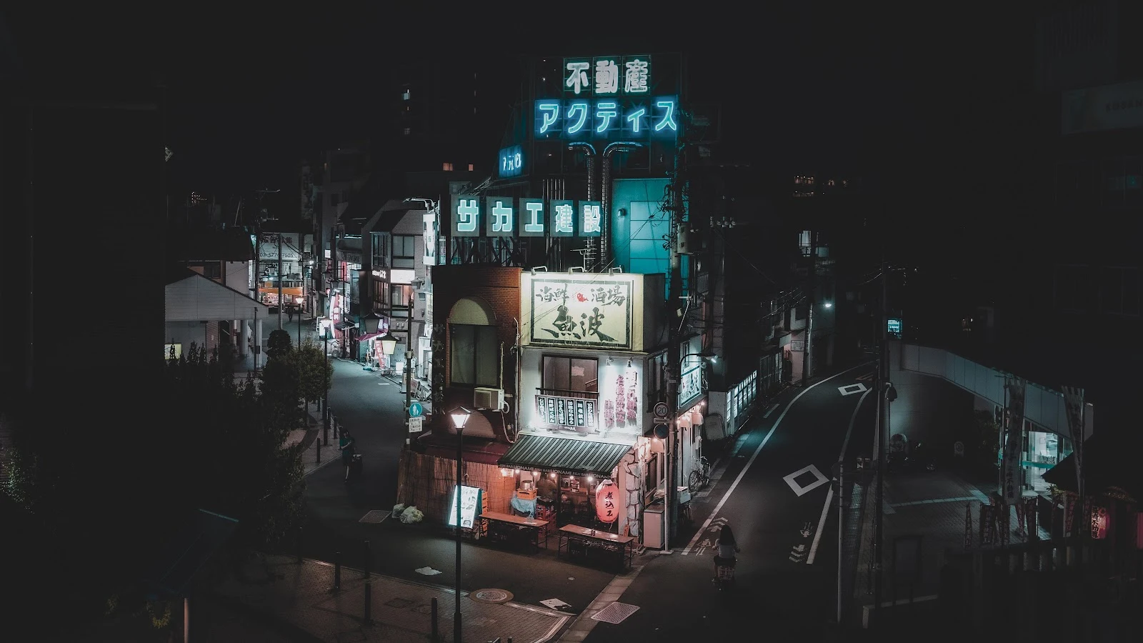 Nighttime Japanese City Corner - Urban Night Photography 5K Wallpaper (5120x2880)