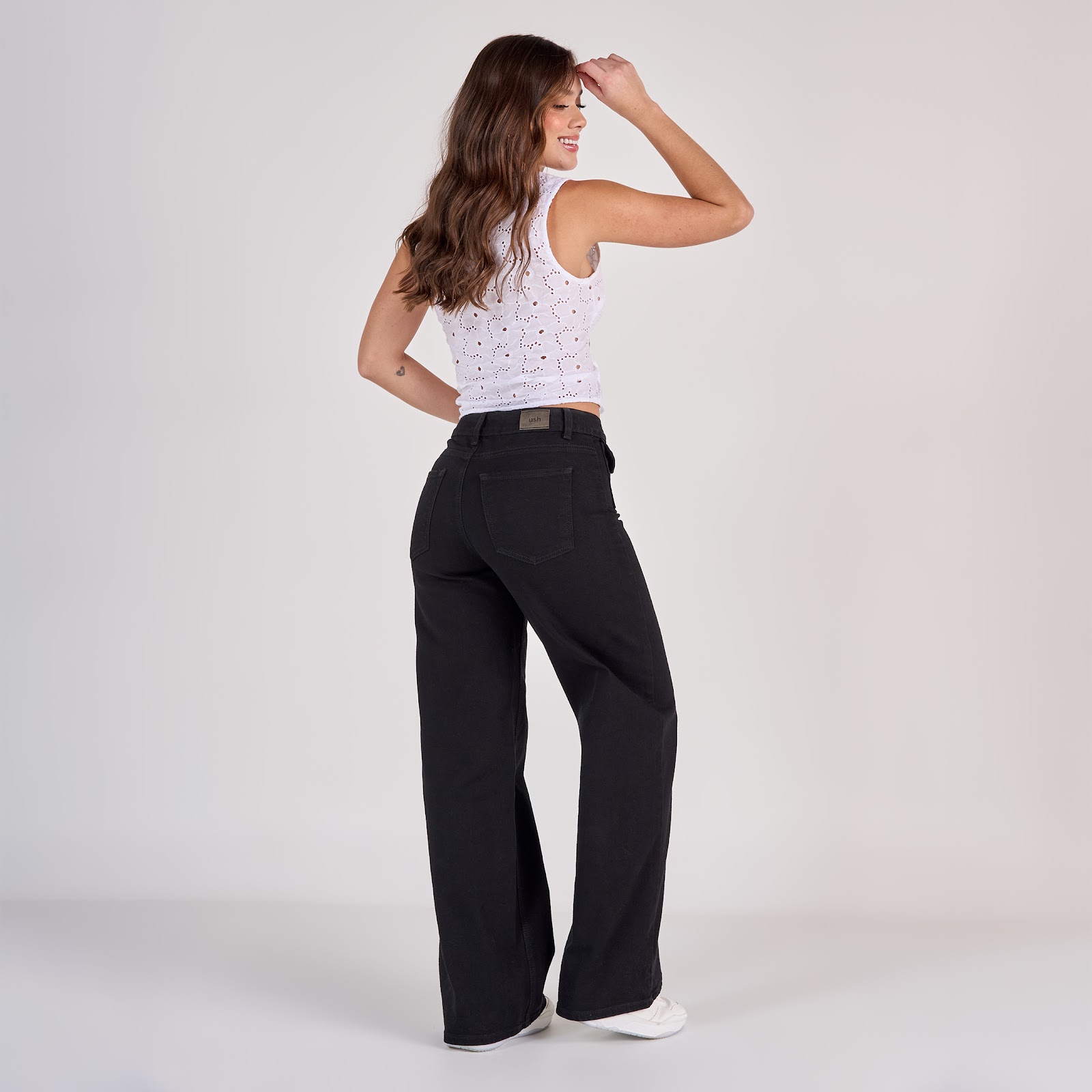 Jean dama wide leg tiro medio licrado, color Negro - Vista 4
