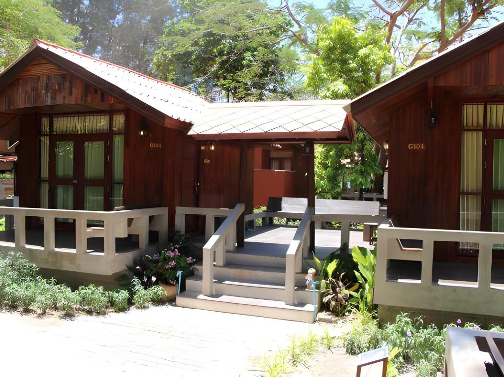 Garden Family Bungalow Thumbnail 2